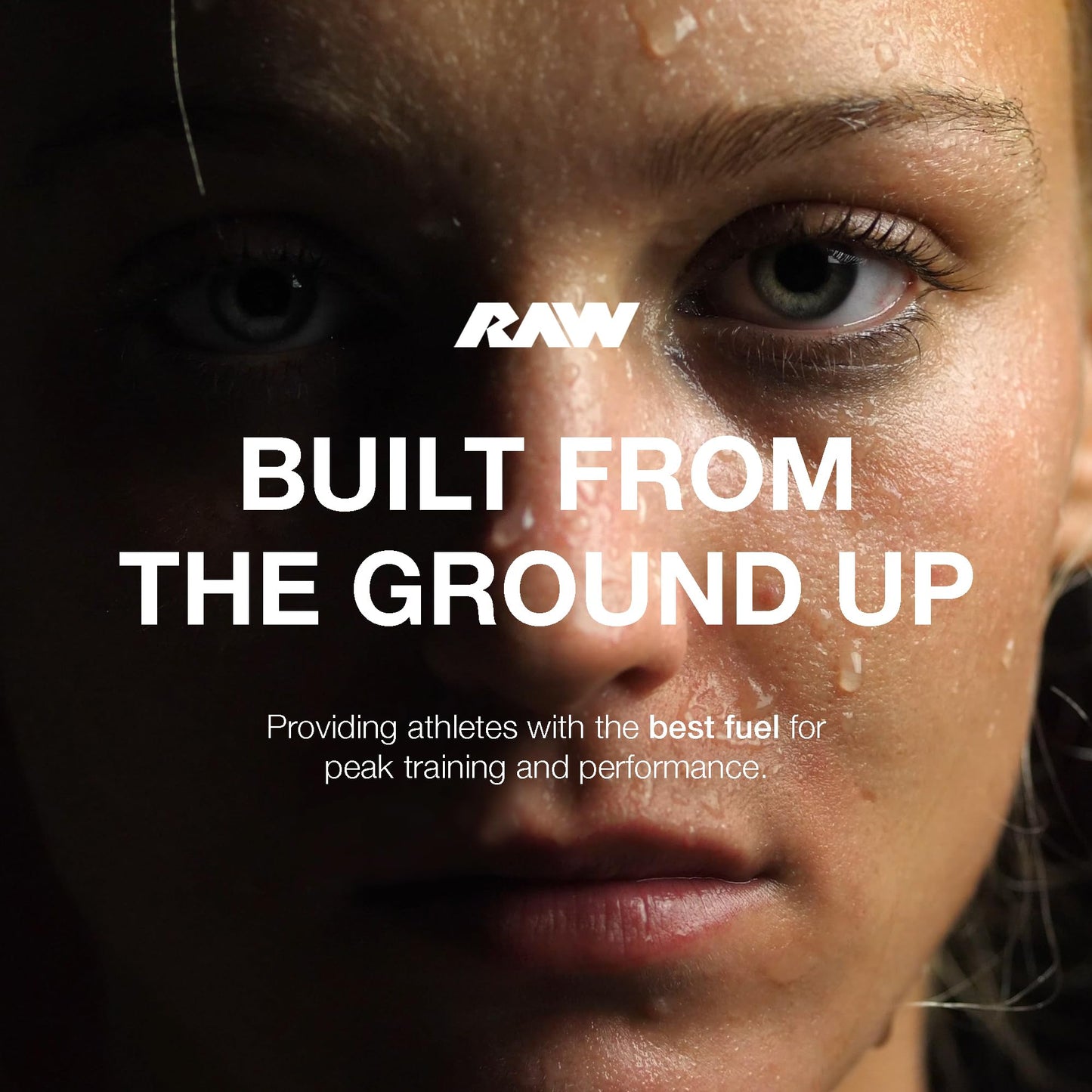RAW Polvo de pre-entrenamiento, Essential CHARGED (azul Rathberry) - Suplemento preentrenamiento para hombres y mujeres - Apoya la concentración, el estado de ánimo y el rendimiento - cafeína,